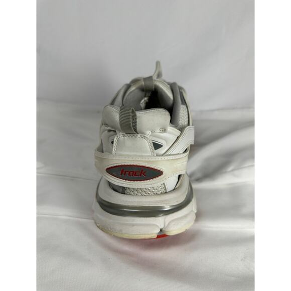 Athletic_Shoes